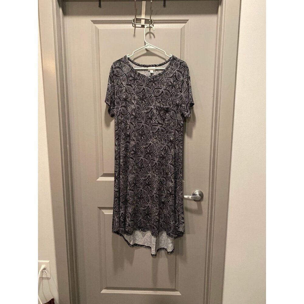 LuLaRoe Carly Dress L Black White High Low Swing Casual T Shirt Dress